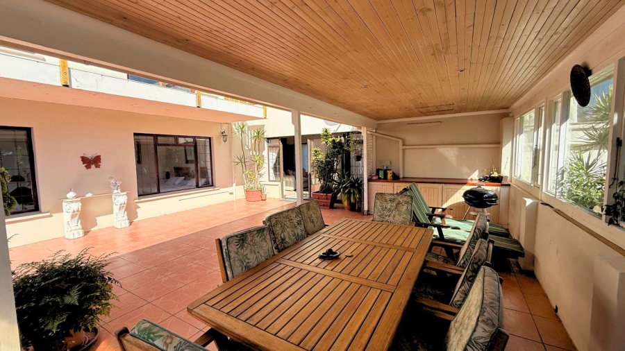 5 Bedroom Property for Sale in Kenton On Sea Eastern Cape